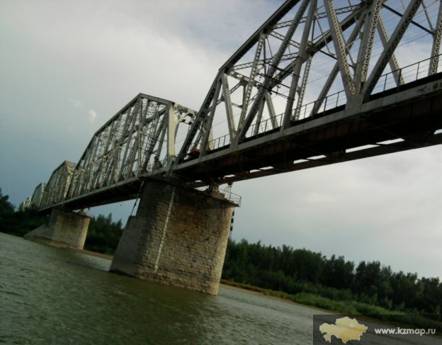 Железнодорожный мост через реку Урал